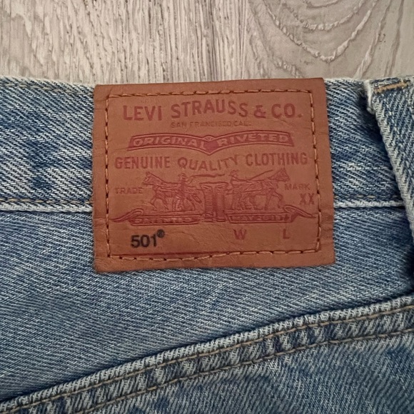 Levi’s - 501 Jean Shorts - Picture 3 of 3